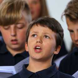 Chöre und Blasorchester verzaubern ihr Publikum Chöre und Blasorchester verzaubern ihr Publikum