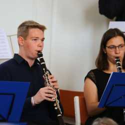 Chöre und Blasorchester verzaubern ihr Publikum Chöre und Blasorchester verzaubern ihr Publikum