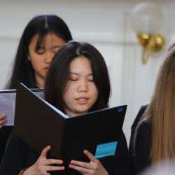 Chöre und Blasorchester verzaubern ihr Publikum Chöre und Blasorchester verzaubern ihr Publikum