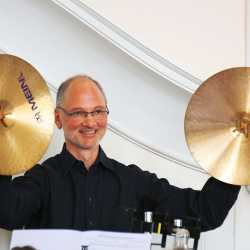 Chöre und Blasorchester verzaubern ihr Publikum Chöre und Blasorchester verzaubern ihr Publikum