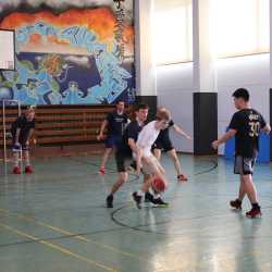 Schulpokal: Lehrer gewinnen im Basketball Schulpokal: Lehrer gewinnen im Basketball