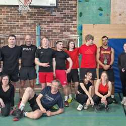 Schulpokal: Lehrer gewinnen beim Basketball Schulpokal: Lehrer gewinnen beim Basketball