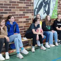 Schulpokal: Lehrer gewinnen beim Basketball Schulpokal: Lehrer gewinnen beim Basketball