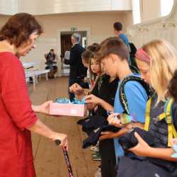 Willkommen und willkommen zurück Willkommen und willkommen zurück