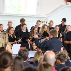 Chöre und Blasorchester in Bestform beim Schulkonzert (mit Film!) Chöre und Blasorchester in Bestform beim Schulkonzert (mit Film!)