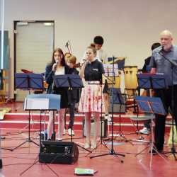 Sommerserenade verbreitet trotz  launischem Wetter Sommerlaune  Sommerserenade verbreitet trotz  launischem Wetter Sommerlaune