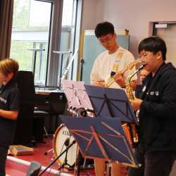 Sommerserenade verbreitet trotz  launischem Wetter Sommerlaune  Sommerserenade verbreitet trotz  launischem Wetter Sommerlaune