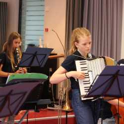 Sommerserenade verbreitet trotz  launischem Wetter Sommerlaune  Sommerserenade verbreitet trotz  launischem Wetter Sommerlaune