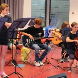 Sommerserenade verbreitet trotz  launischem Wetter Sommerlaune  Sommerserenade verbreitet trotz  launischem Wetter Sommerlaune