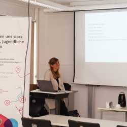 „Sozial im Saal“ bringt Fachschüler*innen und Jugendhilfeeinrichtungen zusammen „Sozial im Saal“ bringt Fachschüler*innen und Jugendhilfeeinrichtungen zusammen