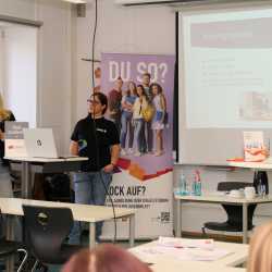 „Sozial im Saal“ bringt Fachschüler*innen und Jugendhilfeeinrichtungen zusammen „Sozial im Saal“ bringt Fachschüler*innen und Jugendhilfeeinrichtungen zusammen