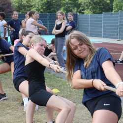 Fair Play und Teamgeist beim Sportfest der Klassen 5 bis 8 Fair Play und Teamgeist beim Sportfest der Klassen 5 bis 8
