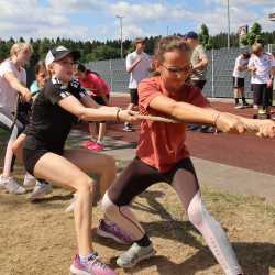Fair Play und Teamgeist beim Sportfest der Klassen 5 bis 8 Fair Play und Teamgeist beim Sportfest der Klassen 5 bis 8
