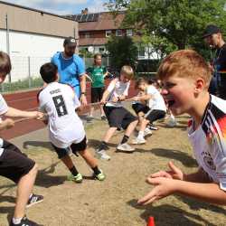 Fair Play und Teamgeist beim Sportfest der Klassen 5 bis 8 Fair Play und Teamgeist beim Sportfest der Klassen 5 bis 8