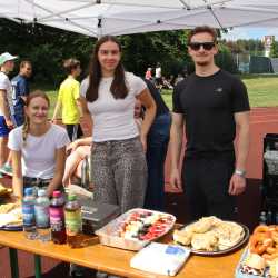 Fair Play und Teamgeist beim Sportfest der Klassen 5 bis 8 Fair Play und Teamgeist beim Sportfest der Klassen 5 bis 8