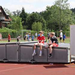Fair Play und Teamgeist beim Sportfest der Klassen 5 bis 8 Fair Play und Teamgeist beim Sportfest der Klassen 5 bis 8