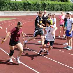 Fair Play und Teamgeist beim Sportfest der Klassen 5 bis 8 Fair Play und Teamgeist beim Sportfest der Klassen 5 bis 8