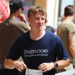 Stadtlauf Villingen: Fünf Zinzendorf-Sportler*innen schaffen jeweils 12 Runden Stadtlauf Villingen: Fünf Zinzendorf-Sportler*innen schaffen jeweils 12 Runden