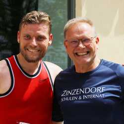 Großes Läuferfeld der Zinzendorfschulen beim Stadtlauf  in Villingen Großes Läuferfeld der Zinzendorfschulen beim Stadtlauf  in Villingen