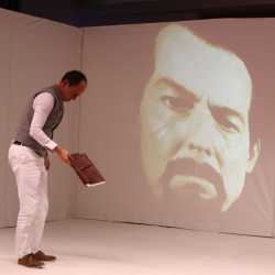 Der Steppenwolf trabt durch das HKG Der Steppenwolf trabt durch das HKG