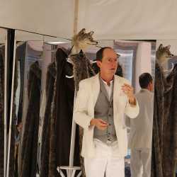 Der Steppenwolf trabt durch das HKG Der Steppenwolf trabt durch das HKG