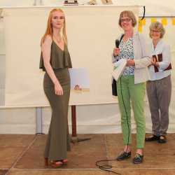 Zweimal Traumnote 1,0 an den beruflichen Zinzendorfgymnasien Zweimal Traumnote 1,0 an den beruflichen Zinzendorfgymnasien