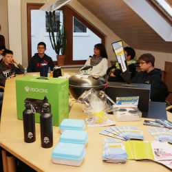 Neun Gewinner freuen sich über die Preise bei der JOBwärts-Tombola Neun Gewinner freuen sich über die Preise bei der JOBwärts-Tombola