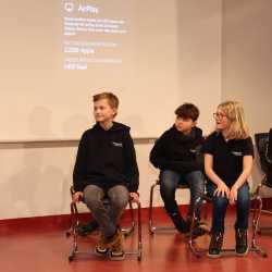 Eltern von Grundschüler*innen strömen zur Viertklässlerparty Eltern von Grundschüler*innen strömen zur Viertklässlerparty