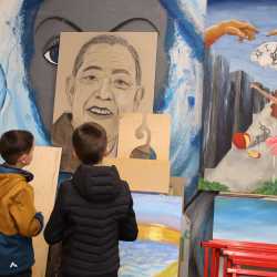 Eltern von Grundschüler*innen strömen zur Viertklässlerparty Eltern von Grundschüler*innen strömen zur Viertklässlerparty