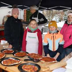 Eltern von Grundschüler*innen strömen zur Viertklässlerparty Eltern von Grundschüler*innen strömen zur Viertklässlerparty