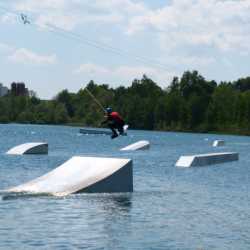 Wakepark-Ausflug: Sonne, Wasser, Action! Wakepark-Ausflug: Sonne, Wasser, Action!