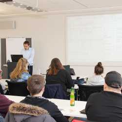 Wirtschaftsgymnasiasten erhalten bei Waldmann Einblicke in SAP-Software  Wirtschaftsgymnasiasten erhalten bei Waldmann Einblicke in SAP-Software