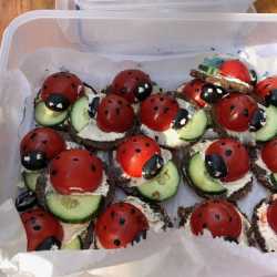 Angehende Erzieher lernen sich beim Wandern kennen Angehende Erzieher lernen sich beim Wandern kennen