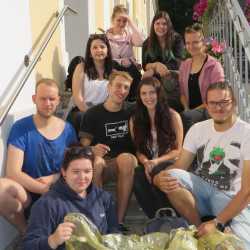 Fachschüler wandern umweltbewusst Fachschüler wandern umweltbewusst