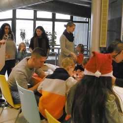 Angehende Erzieher bereiten Carl-Orff-Schülern Weihnachtsfreuden Angehende Erzieher bereiten Carl-Orff-Schülern Weihnachtsfreuden