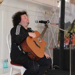 Wincent Weiss singt exklusiv für die Zinzendorfschüler Wincent Weiss singt exklusiv für die Zinzendorfschüler