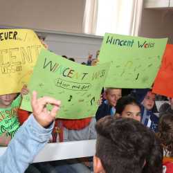 Wincent Weiss singt exklusiv für die Zinzendorfschüler Wincent Weiss singt exklusiv für die Zinzendorfschüler