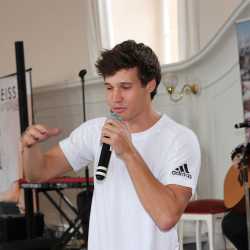 Wincent Weiss singt exklusiv für die Zinzendorfschüler Wincent Weiss singt exklusiv für die Zinzendorfschüler