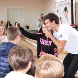 Wincent Weiss singt exklusiv für die Zinzendorfschüler Wincent Weiss singt exklusiv für die Zinzendorfschüler