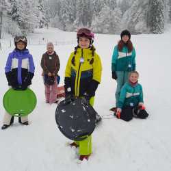 Wintersport auf Skiern, Schlitten und Kufen Wintersport auf Skiern, Schlitten und Kufen