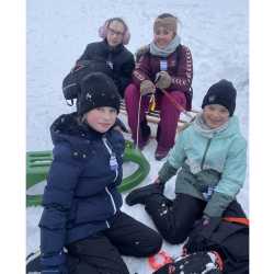 Wintersport auf Skiern, Schlitten und Kufen Wintersport auf Skiern, Schlitten und Kufen