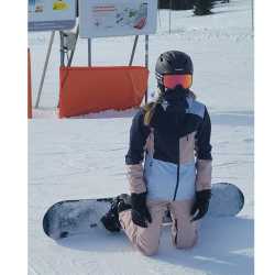 Wintersporttag der Klassen 7 bis 9: Ein fröhlicher Tag auf Schnee und Eis Wintersporttag der Klassen 7 bis 9: Ein fröhlicher Tag auf Schnee und Eis