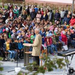 Wir haben Platz! - Zinzendorfschulen weihen Zinzendorfplatz ein Wir haben Platz! - Zinzendorfschulen weihen Zinzendorfplatz ein