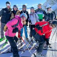Mitarbeitende auf Ski-Fortbildung