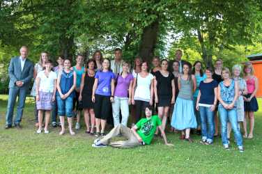 Staatliche Ankerkennung für 20 Erzieherinnen und Erzieher Staatliche Ankerkennung für 20 Erzieherinnen und Erzieher