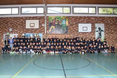 Herzlich Willkommen den neuen Fünftklässlerinnen und Fünftklässlern Herzlich Willkommen den neuen Fünftklässlerinnen und Fünftklässlern