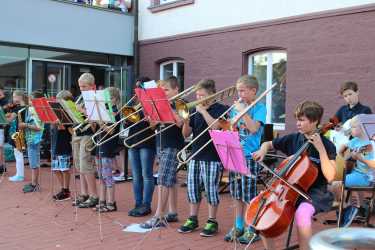 Serenade an lauem Sommerabend Serenade an lauem Sommerabend