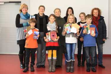 Marina Novakovic und Paul Wegerich Schulsieger beim Vorlesewettbewerb Marina Novakovic und Paul Wegerich Schulsieger beim Vorlesewettbewerb