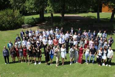 Jede Menge Preise für Abiturient*innen der Zinzendorfschulen Jede Menge Preise für Abiturient*innen der Zinzendorfschulen