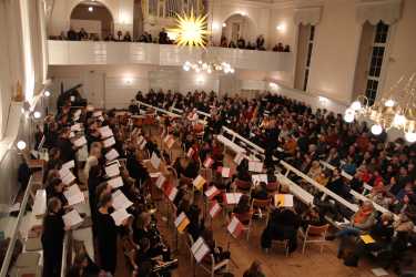 Viele Sterne gehen im Kirchensaal auf Viele Sterne gehen im Kirchensaal auf